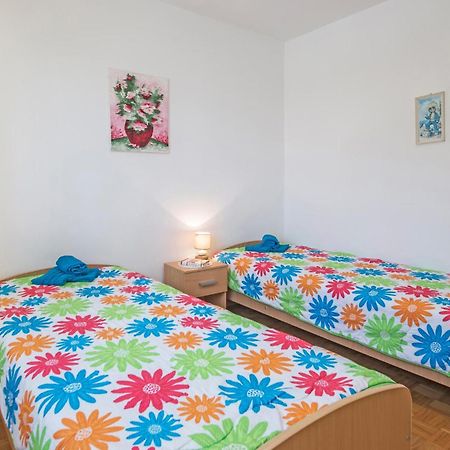 Gorgeous Apartment In Pula With House Sea View Zewnętrze zdjęcie