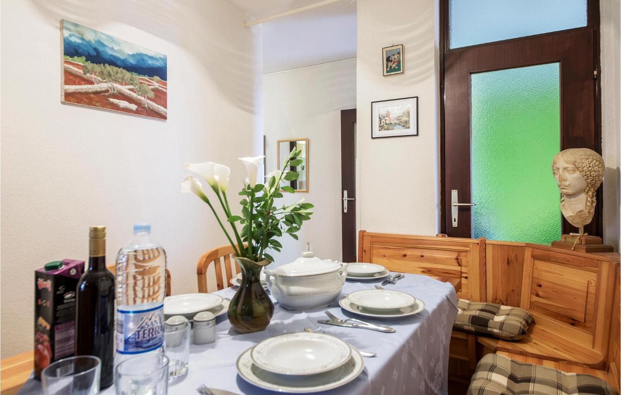 Gorgeous Apartment In Pula With House Sea View Zewnętrze zdjęcie