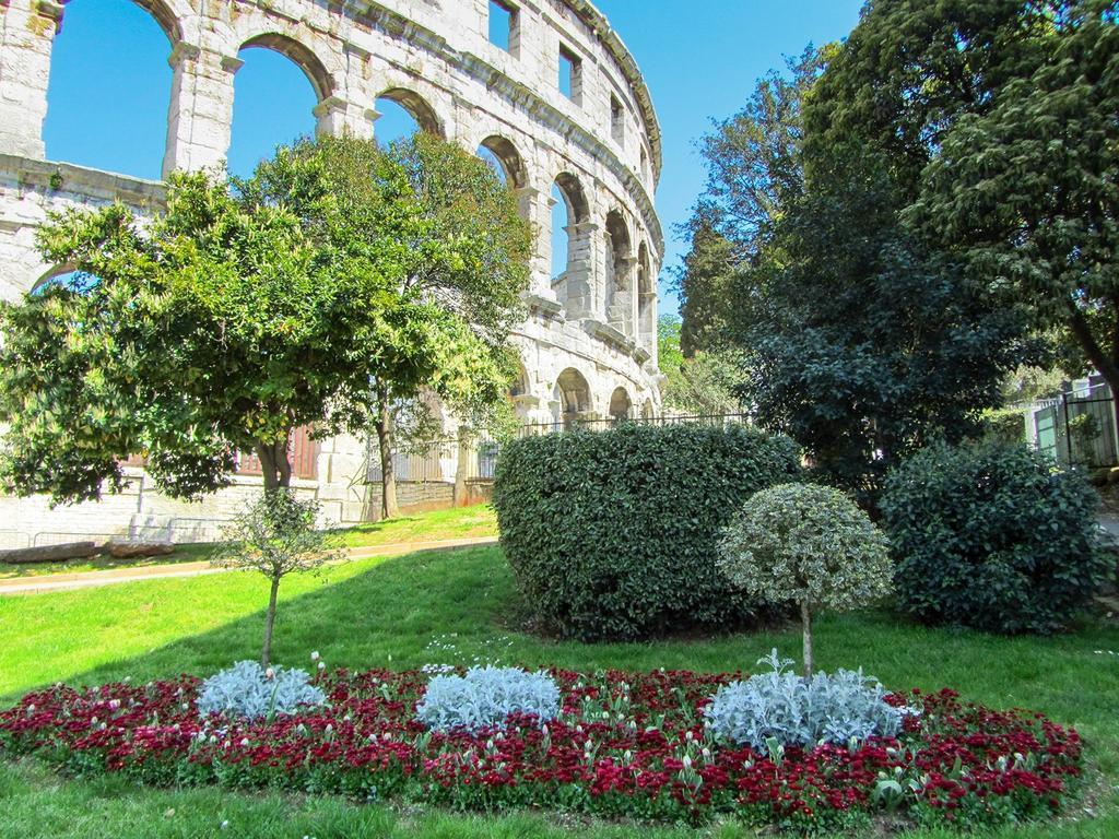 Gorgeous Apartment In Pula With House Sea View Zewnętrze zdjęcie