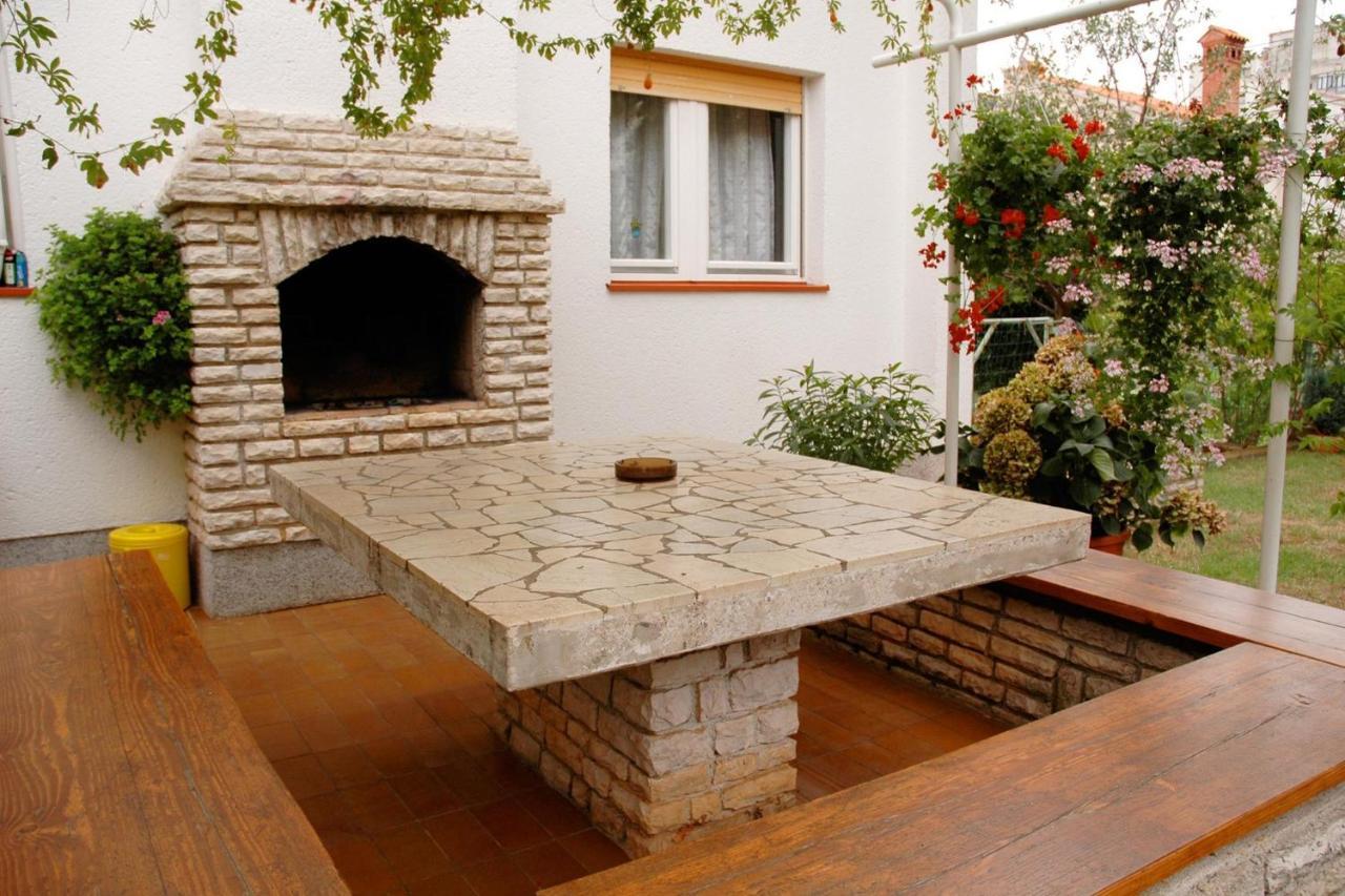 Gorgeous Apartment In Pula With House Sea View Zewnętrze zdjęcie